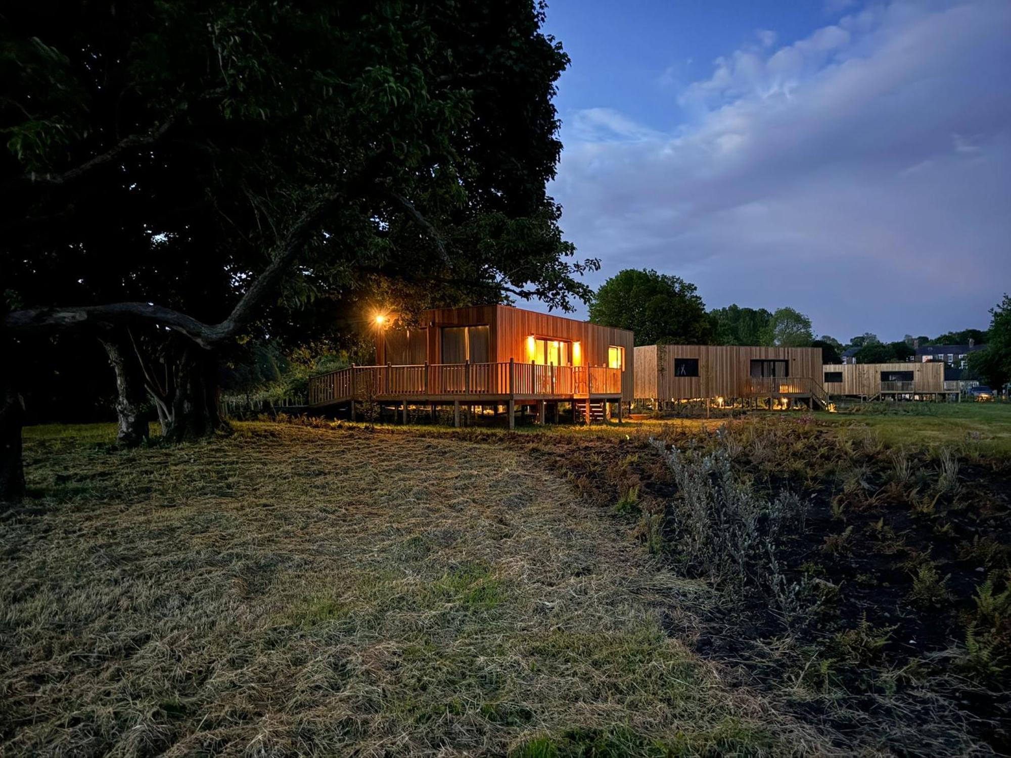 Unbox At Poplar Tree Holiday home