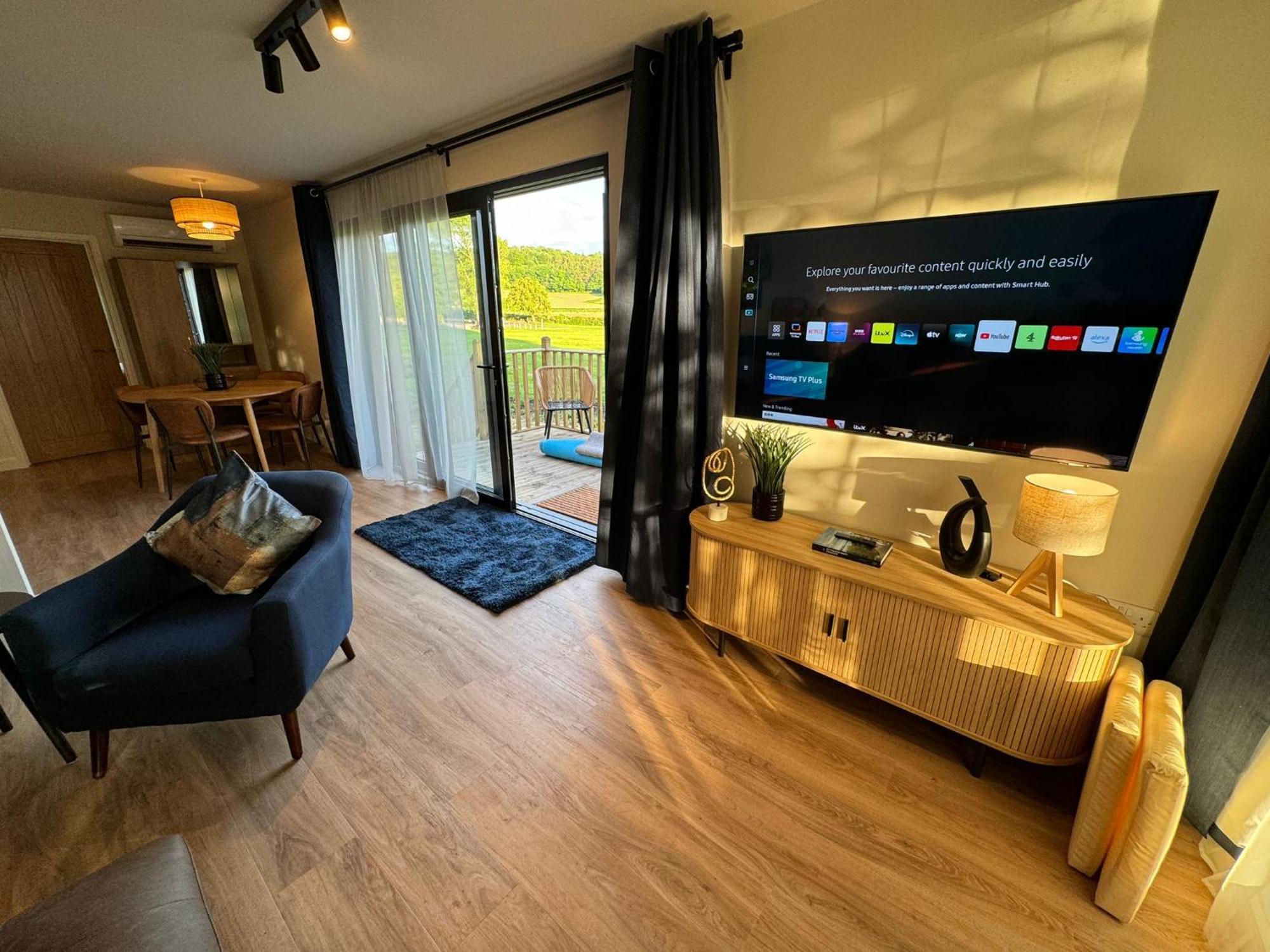 Unbox At Poplar Tree Holiday home